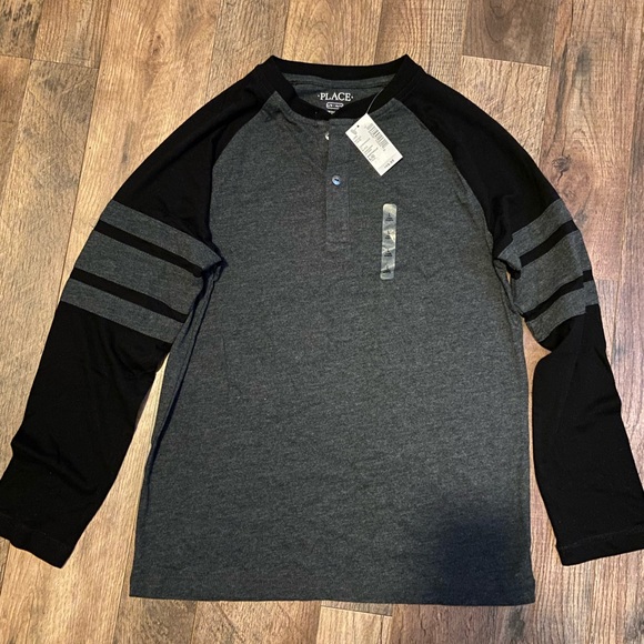 Boys long sleeve button shirt. - Picture 2 of 2